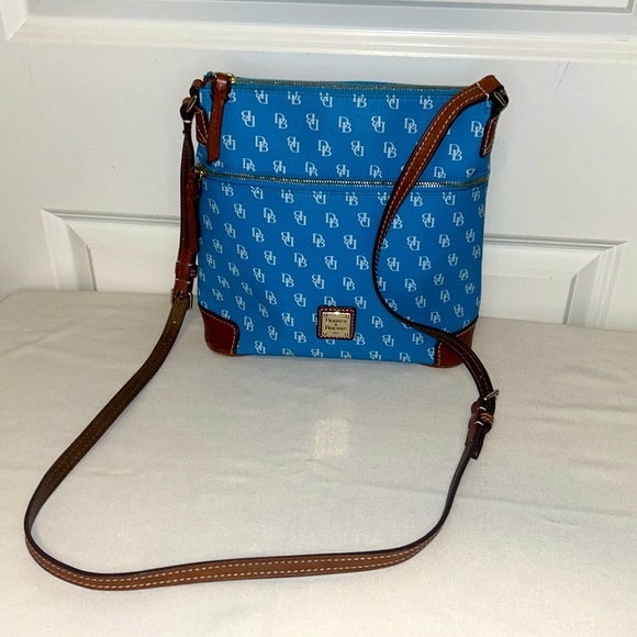 Dooney & Bourke “Gretta“ Blue & White Monogram Crossbody Bag | Leather - Picture 11 of 13
